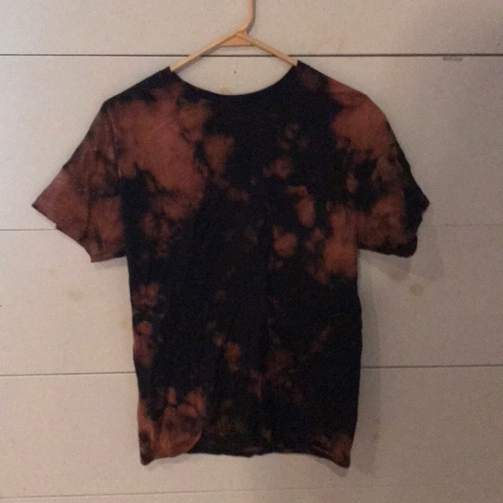 Reverse tie dye